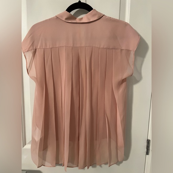 Tops, Banana Republic - Picture 2 of 4